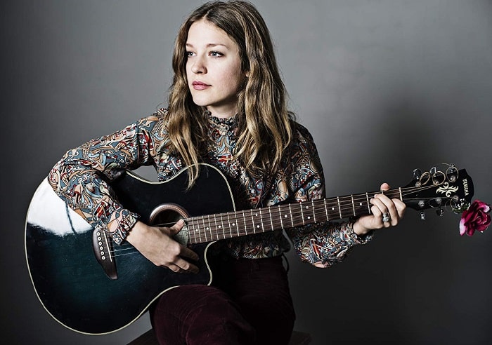 Facts About Actress Emma Louise Saunders - The Christmas Prince Actress Facts About Actress Emma Louise Saunders - The Christmas Prince Actress